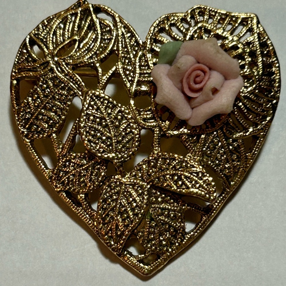 Vintage Gold Tone Heart With Porcelain Flower Brooch